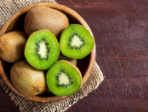 38 Manfaat, Kandungan dan Efek Samping Buah Kiwi
